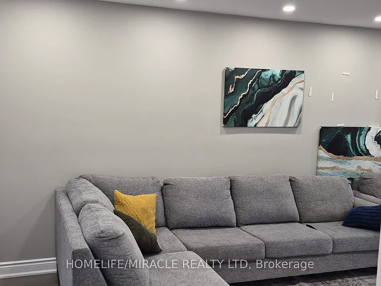 7123 Spyglass Cres — Photo 28