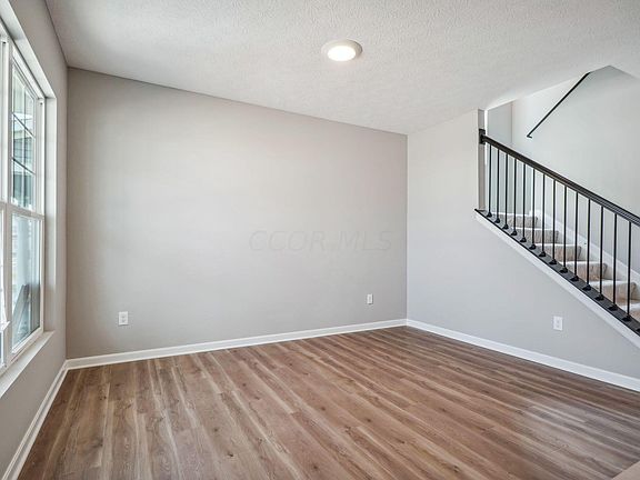 5th image of 255 Sage Hill Dr