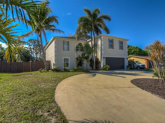 3rd image of 820 SE Sweetbay Avenue