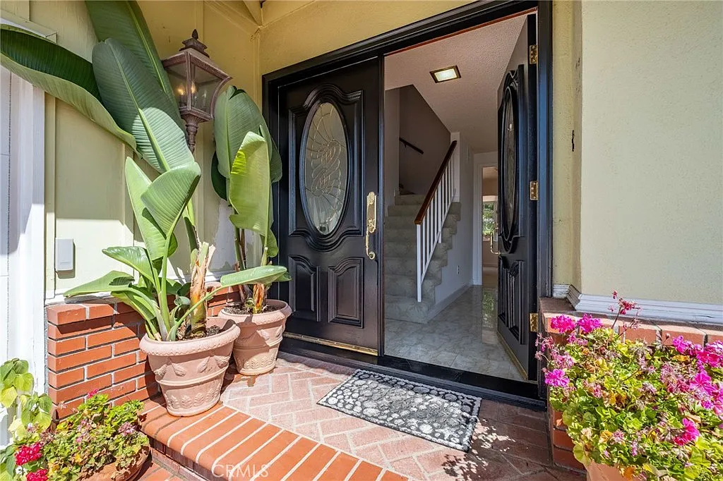 4 bed, 2000 sqft, $6,500 — Photo 2