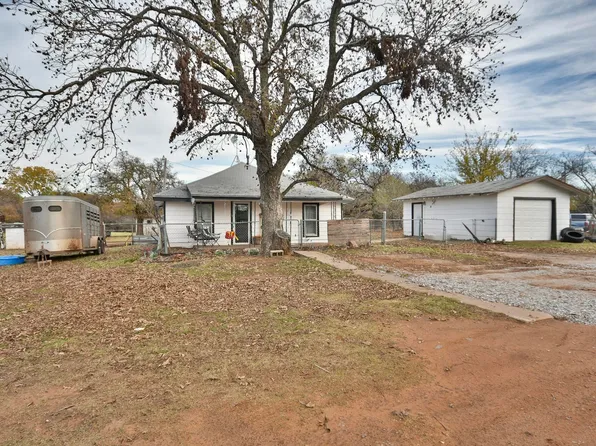 8264 S 13th St, Comanche, OK 73529