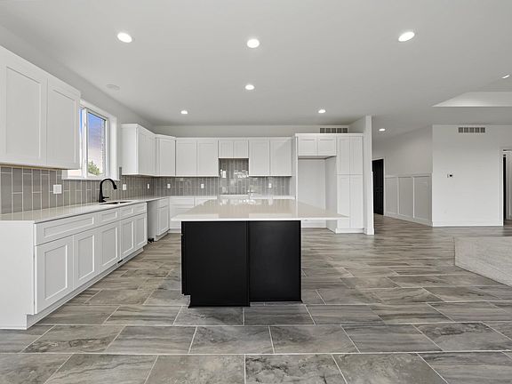 2nd image of 1073 Williamson Cir