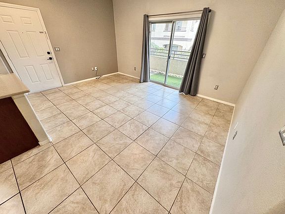 5th image of 2291 W Horizon Ridge Pkwy Unit 4124