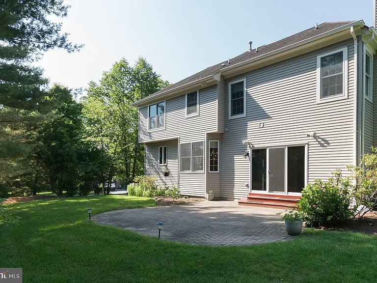 30 Leicester Ct — Photo 31
