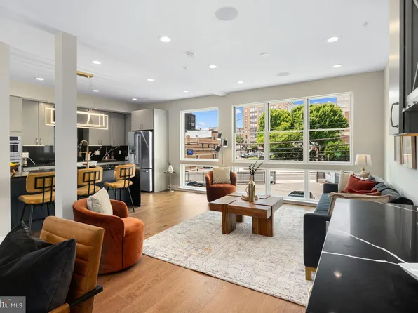 673 N Park Ave, Philadelphia, PA 19123