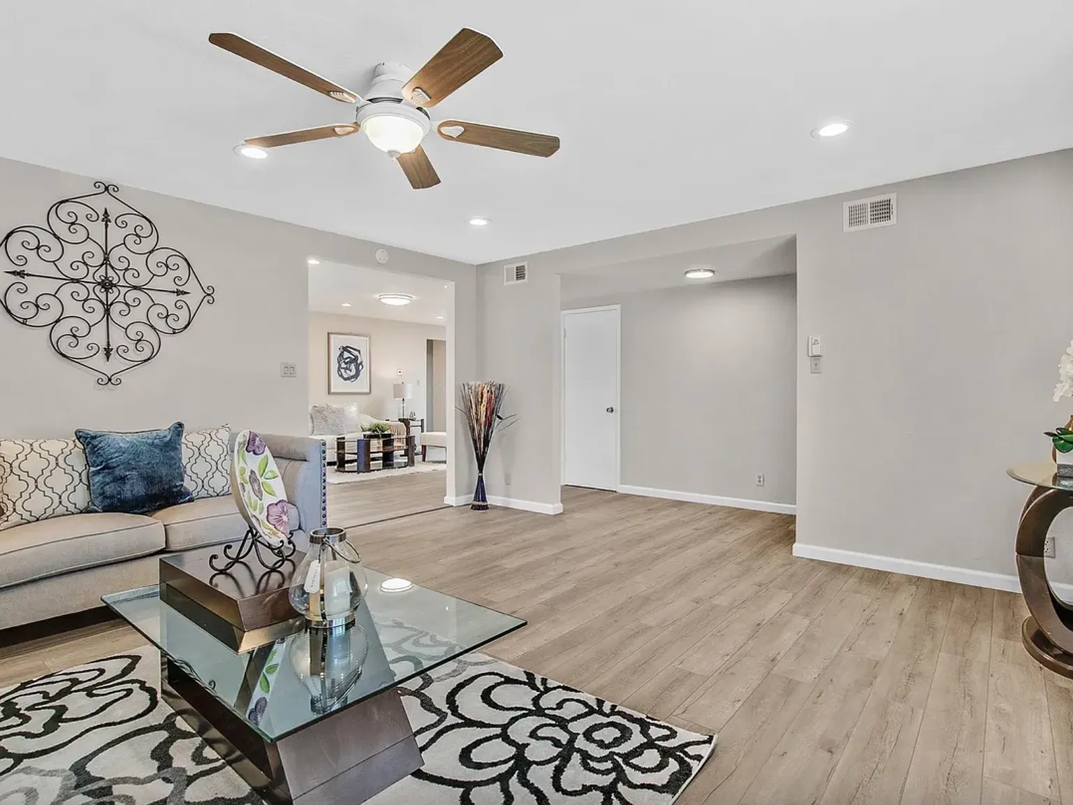 3 bed, 1730 sqft, $4,250 — Photo 3