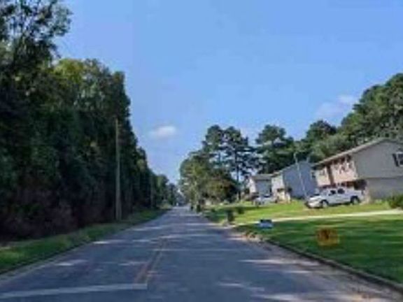 2nd image of 1009 14th Ave SW