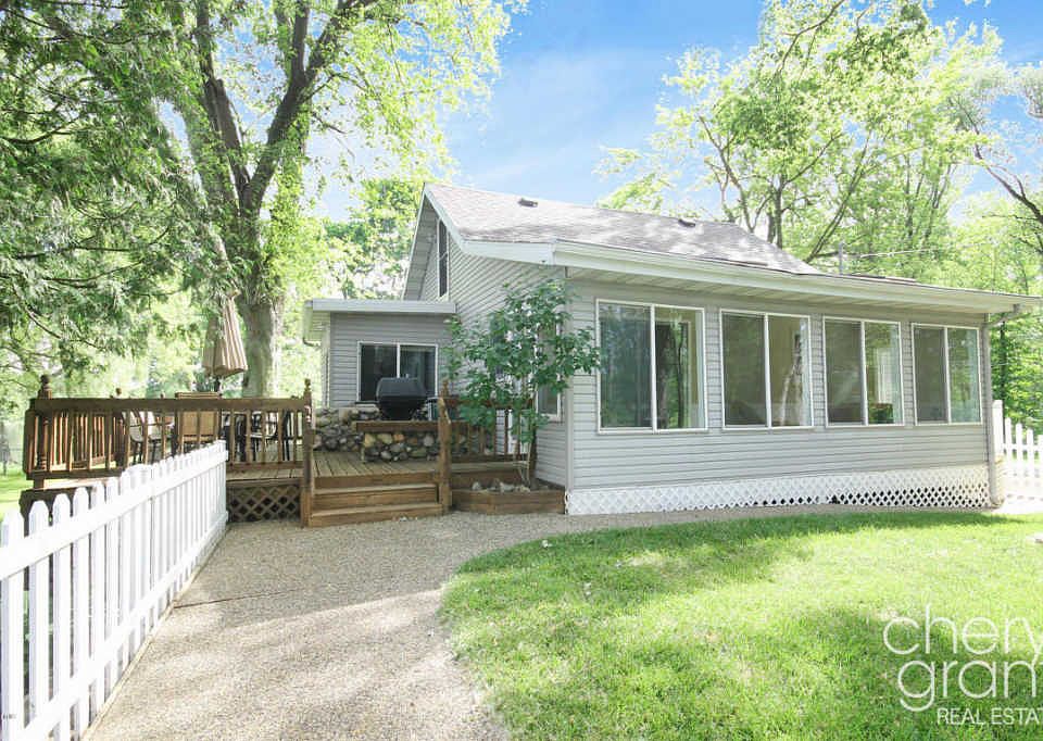 1st image of 4217 Willow Dr NE