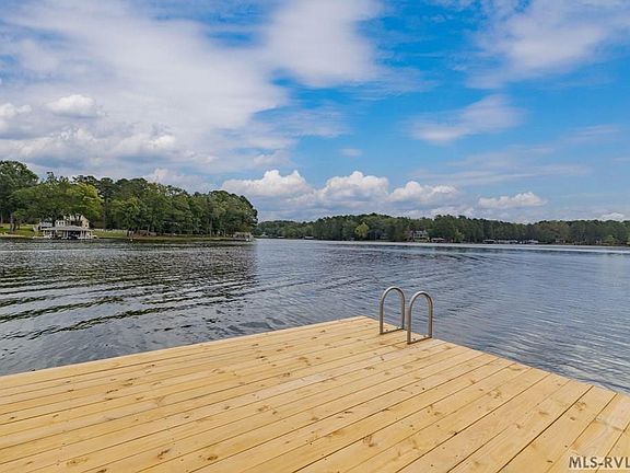 4th image of 720 Pine Top Dr