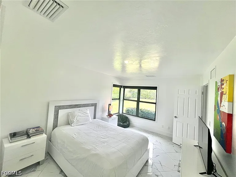 1919 Countess Ct — Photo 33