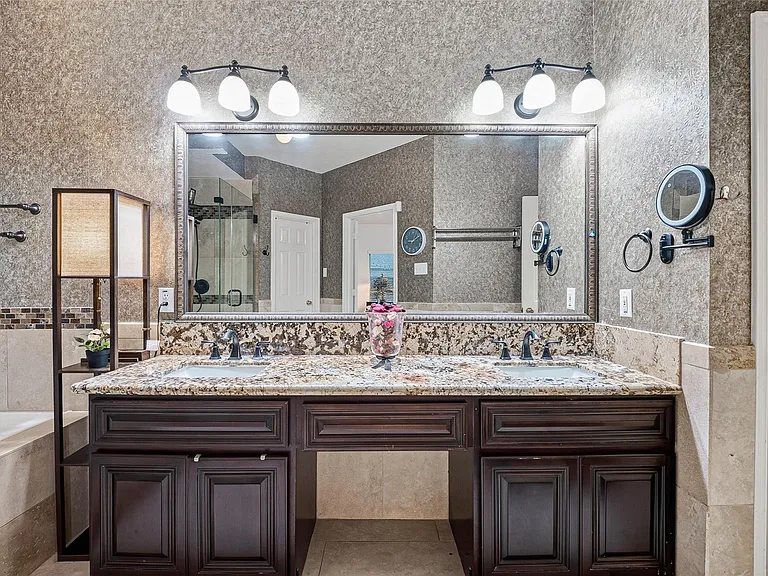 2602 Falcon Knoll Ln — Photo 24
