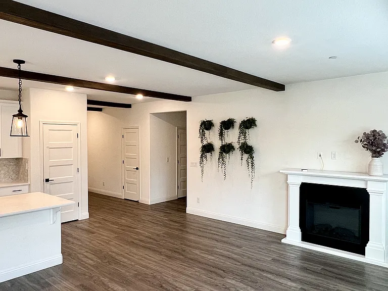 4216 Whitethorn Dr — Photo 9