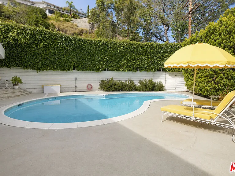 8292 Hollywood Blvd — Photo 24