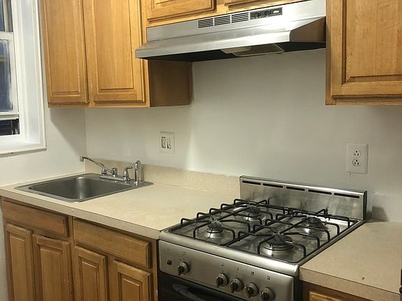 4th image of 41-42 Elbertson St #6