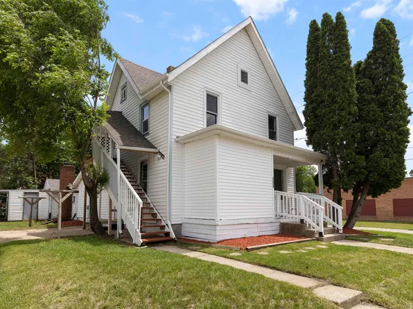 135 S 8th St, South Beloit, IL 61080