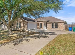 2906 Greenlawn St, Taylor, TX 76574