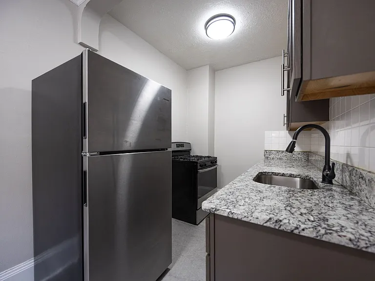 Mapleview Apartments — Photo 42