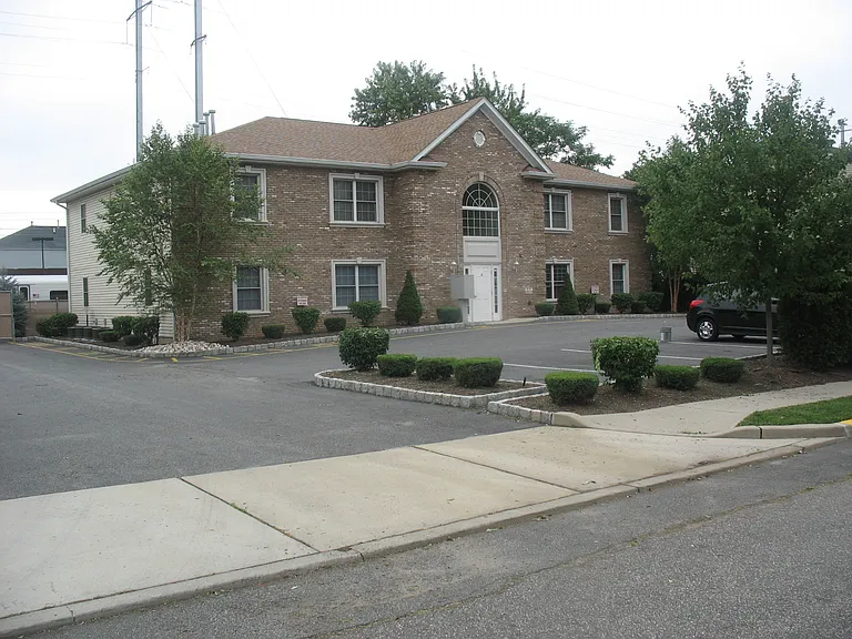 4 Side Ave — Photo 7