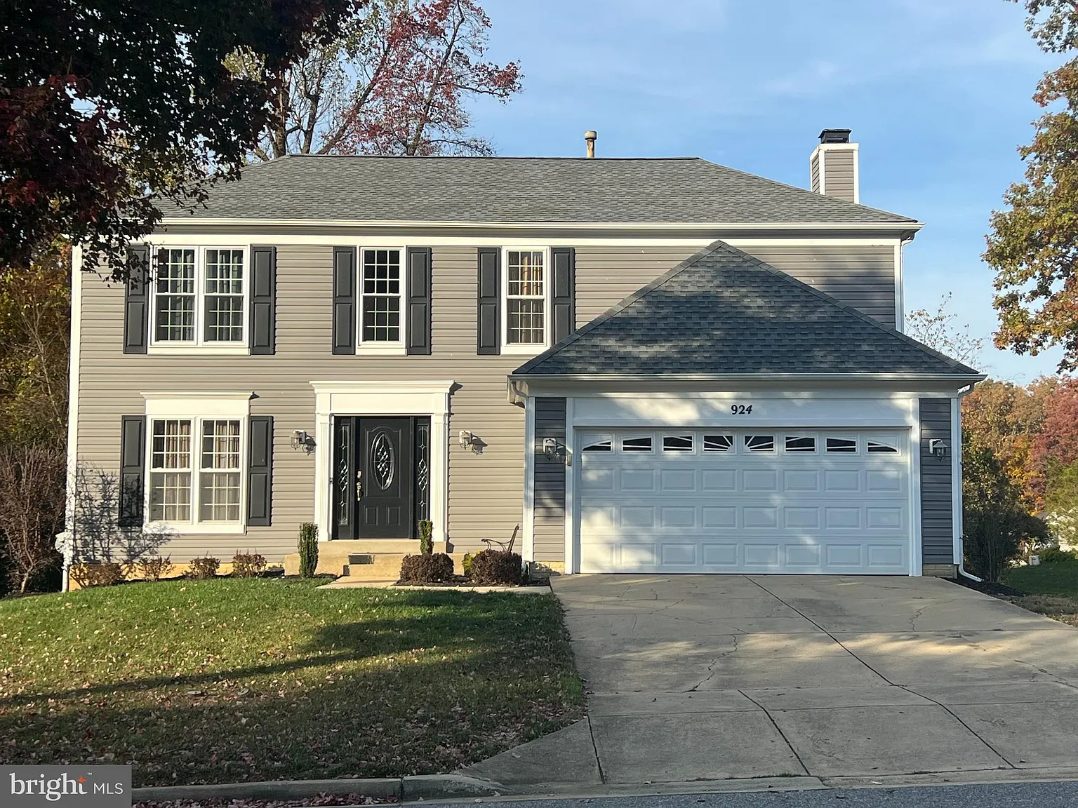 924 Chatsworth Dr photo 1
