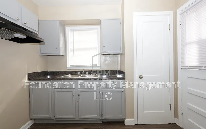 2 bed, 1.0 bath, 794 sqft, $910 — Photo 4