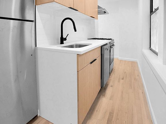 5th image of 700 W End Ave APT 15b