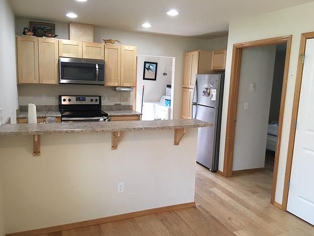 2nd image of 394 NE Ohenry Ct