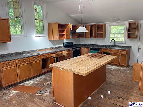 3rd image of 302 Dogwood Cir