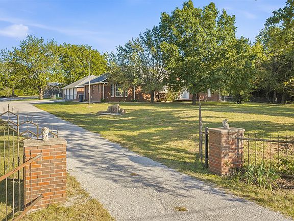 3rd image of 2410 Hedges Rd