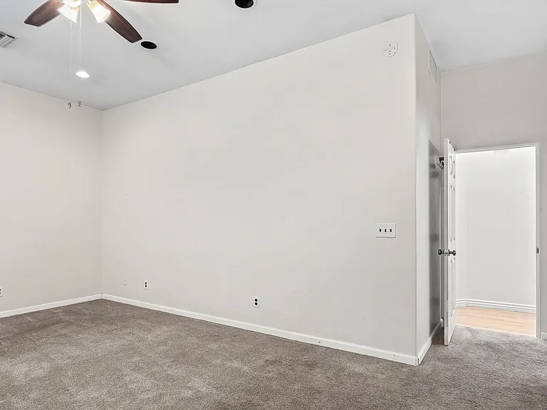 2727 E 6th St — Photo 18