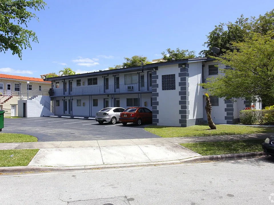 251 Madeira Ave #4