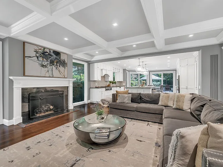 5 Coachmans Ct — Photo 14