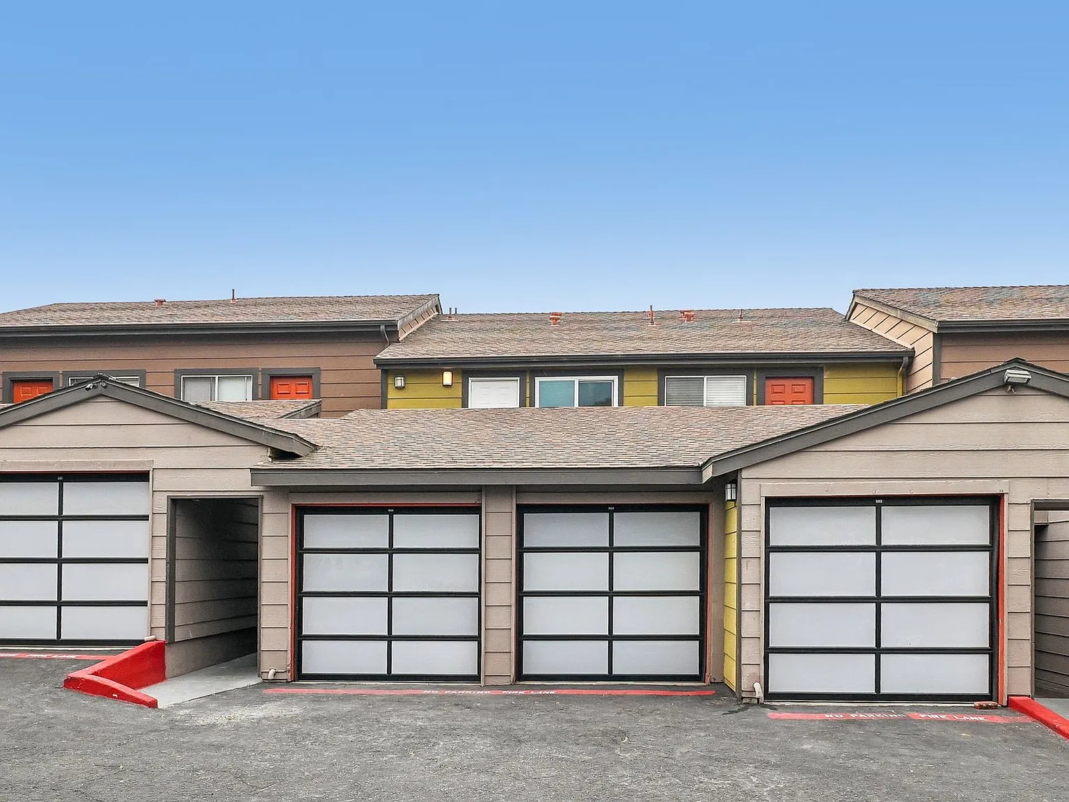Ocean Breeze Apartments — Photo 2