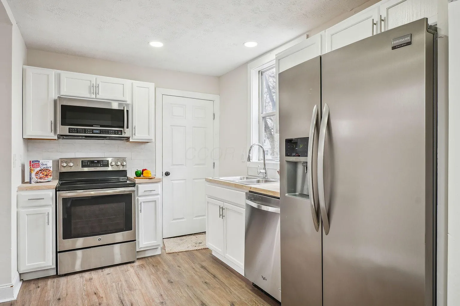 2311 Hiawatha Park Dr photo 1