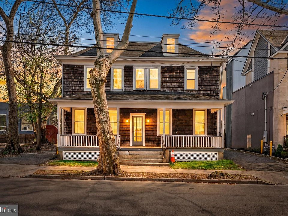 1st image of 10 Lytle St APT 3