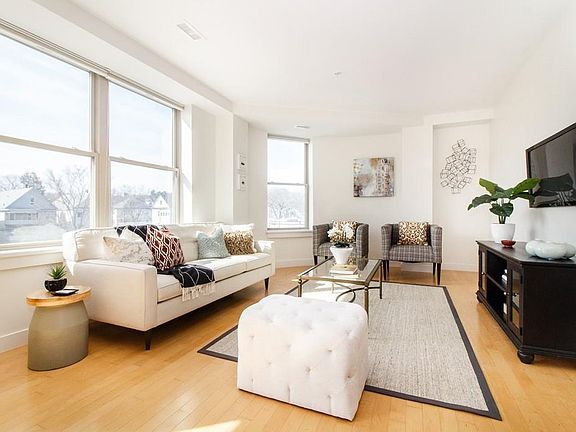 3rd image of 323 Boylston St Unit 305