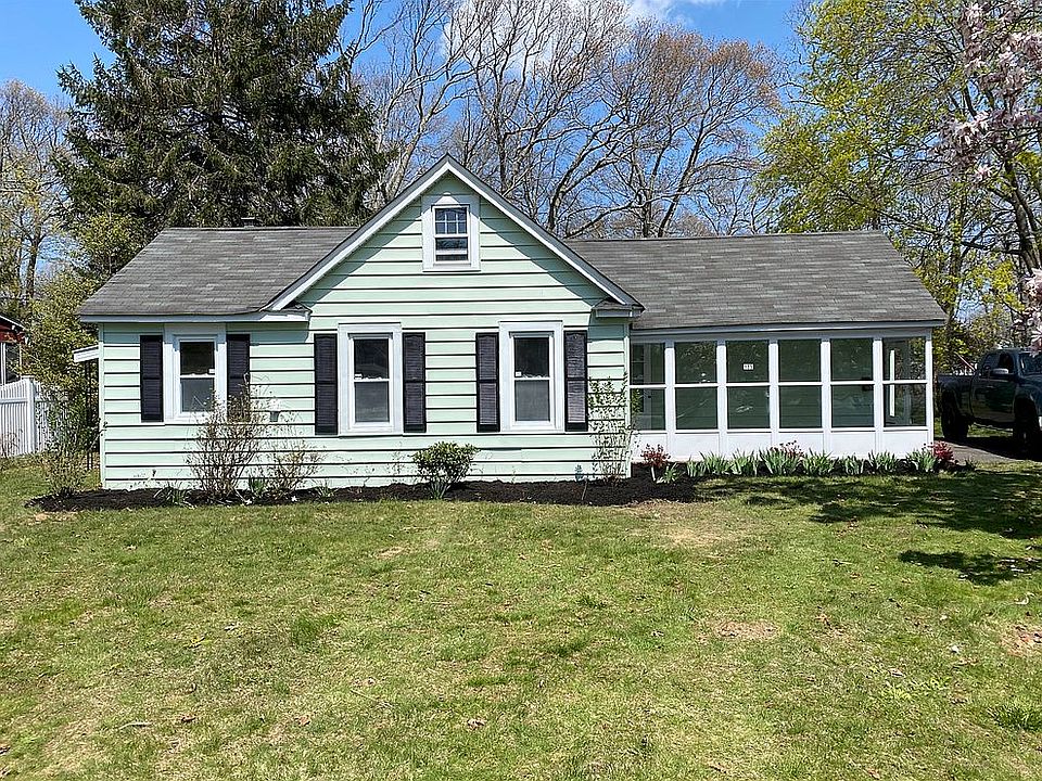 1st image of 115 Shinnecock Ln