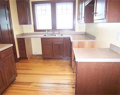 2nd image of 906 W Lasalle Ave