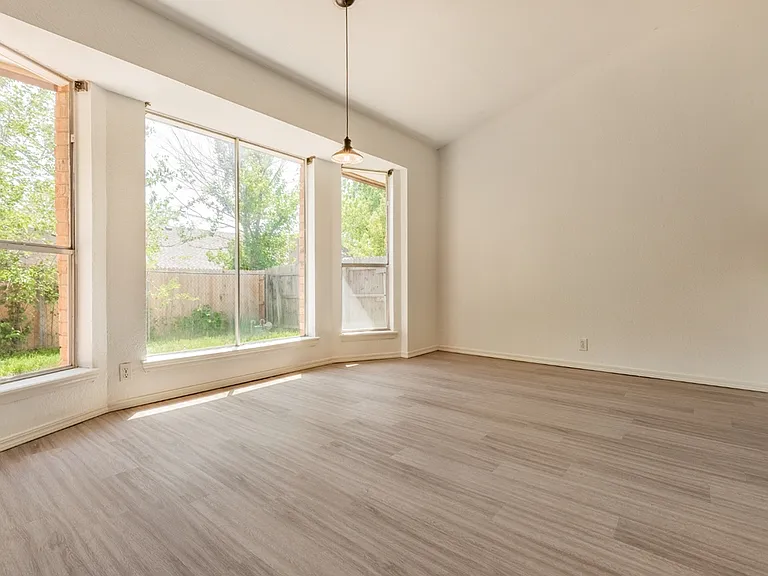 1006 W Neptune Rd — Photo 4