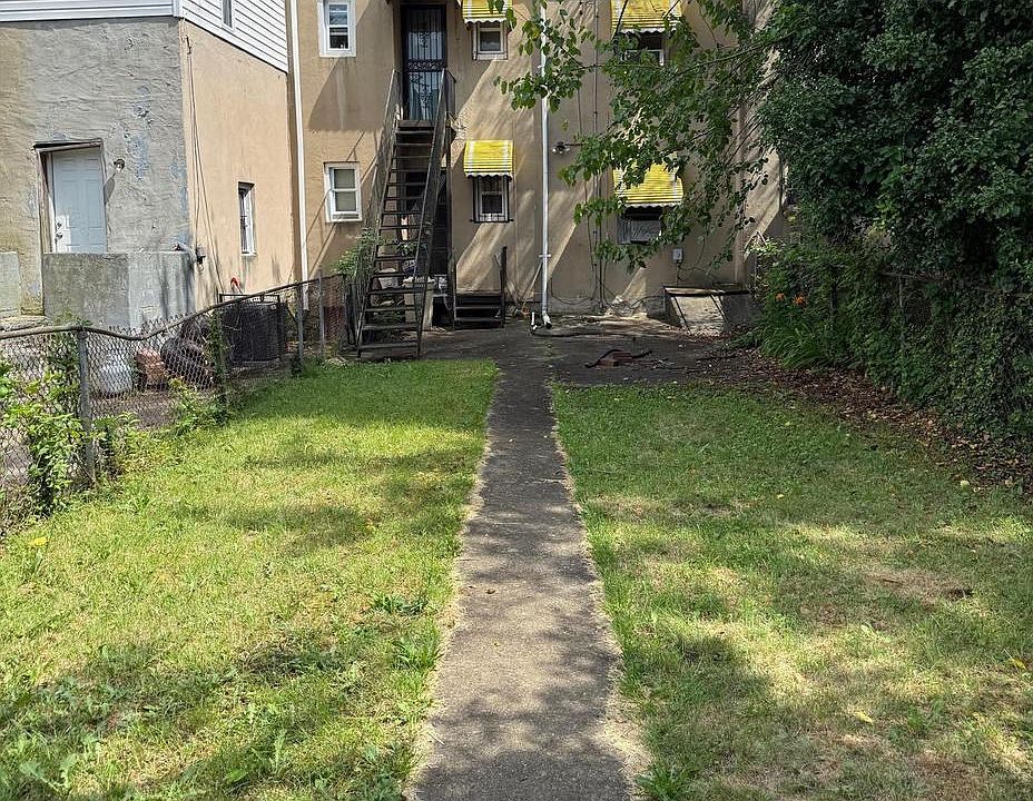 2nd image of 3304 W Garrison Ave