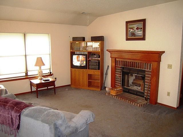 2nd image of 212 Woodgate Dr