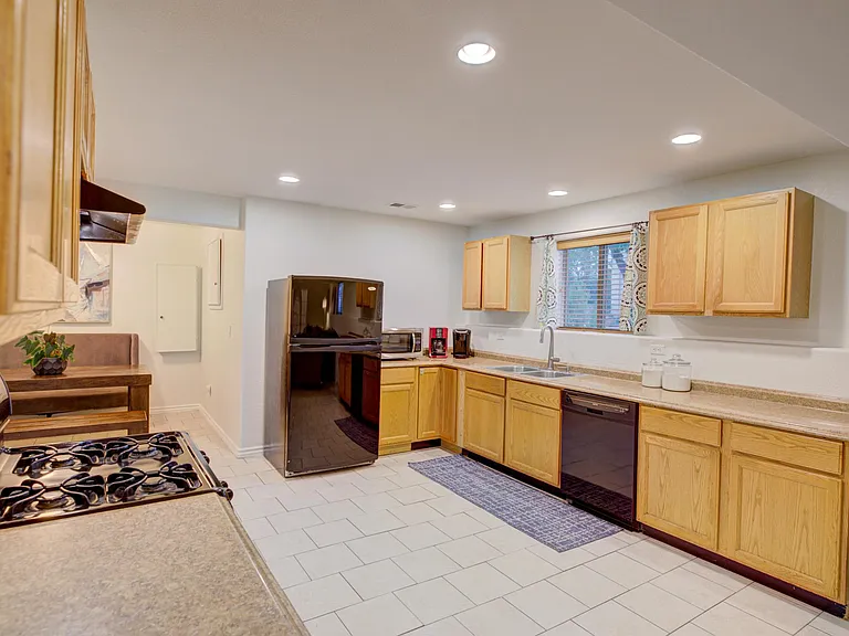 4411 Fillmore St — Photo 11