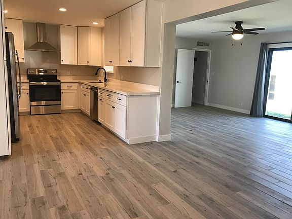 4th image of 830 S Lazona Dr