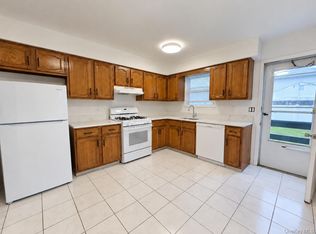 29 Lambert Ave #1, Farmingdale, NY 11735