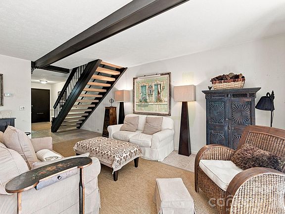5th image of 98 Laurelwood Cir W Unit 6