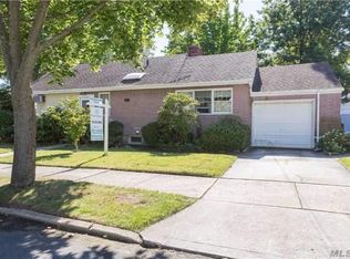 16224 12th Rd, Whitestone, NY 11357