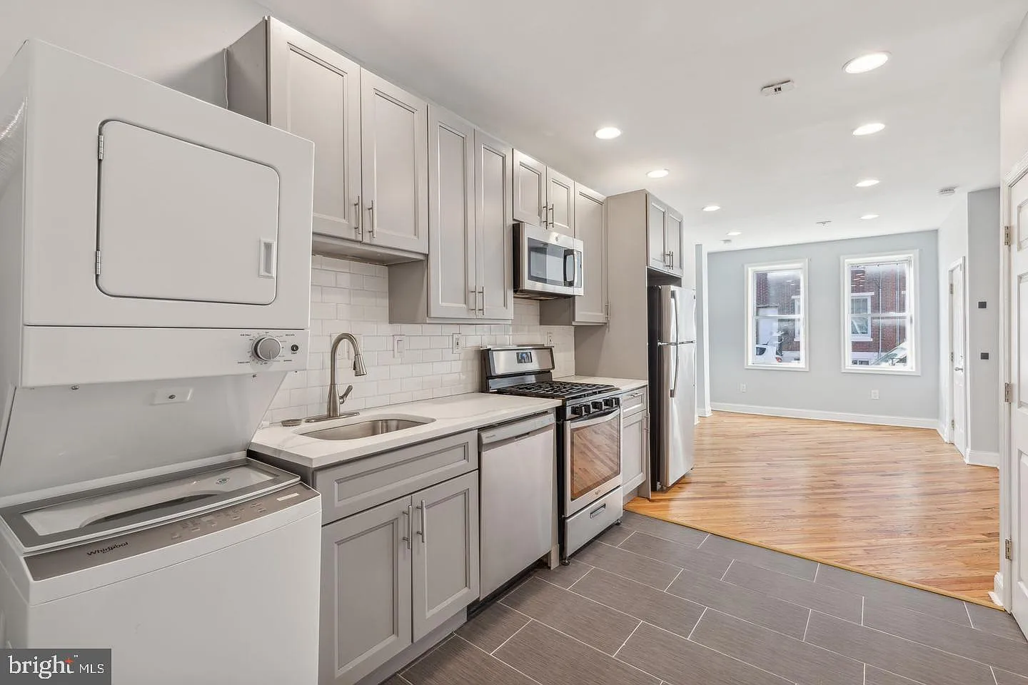 1 bed, 1.0 bath, 1850 sqft, $1,375 — Photo 2
