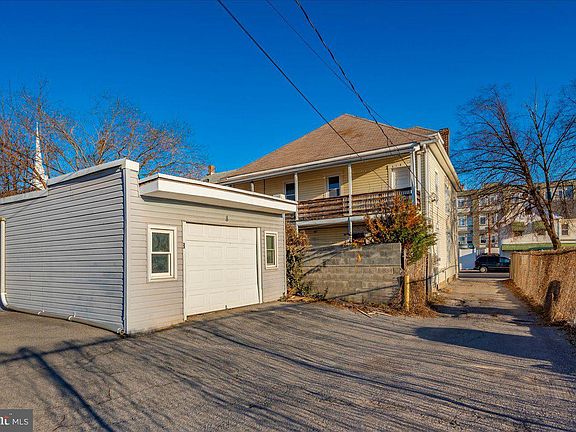 4th image of 211 E Washington St