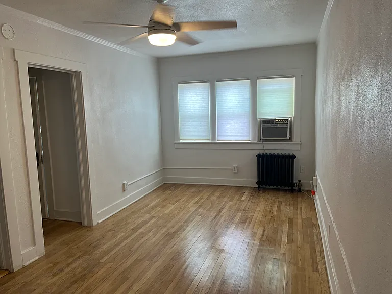Lovely, Large, & Bright 1 Bed in Beautiful Downtown Courtyard Complex — Photo 36