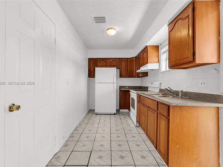 5742 Garfield St #2 — Photo 9