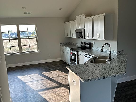 5th image of 1690 Cambria Dr